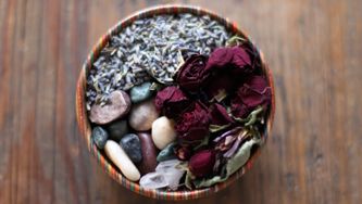 Four ways to decorate with dried flowers