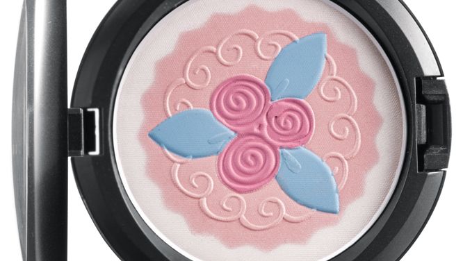 A pretty face powder with a satin finish