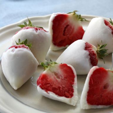 Make the cutest frozen yogurt-covered strawberries