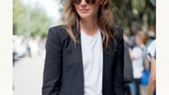 Weekend style: Patterned pants, t-shirt and lightweight blazer