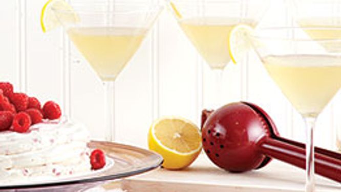 Lemon and vodka martinis