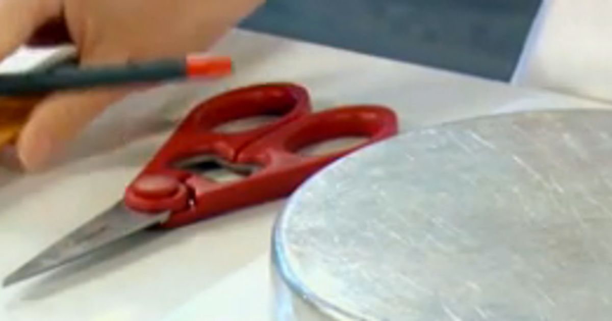 How to line a cake pan Chatelaine