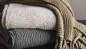 10 cozy blankets for your autumn home