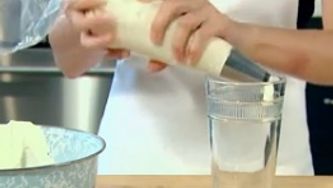 How to fill a piping bag