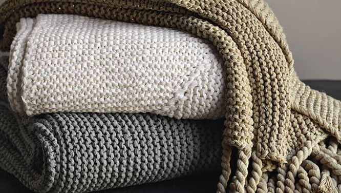 10 cozy blankets for your autumn home