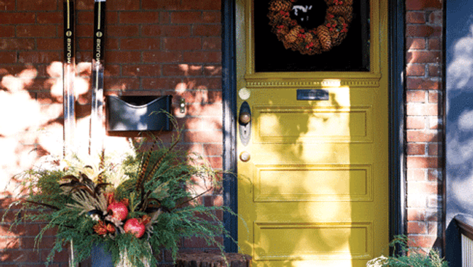 Create a gorgeous seasonal planter for your front porch
