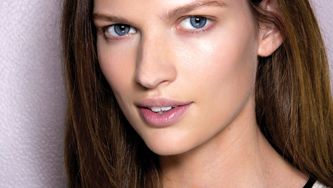 How to actually wear these five hot spring beauty trends