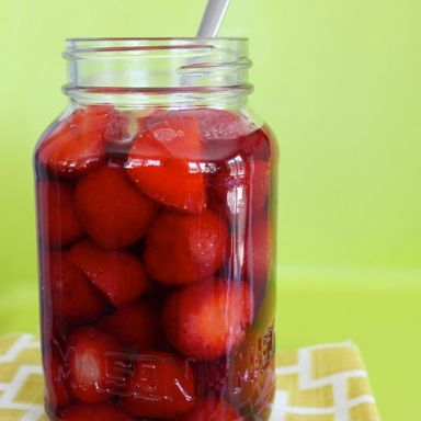How to pickle strawberries