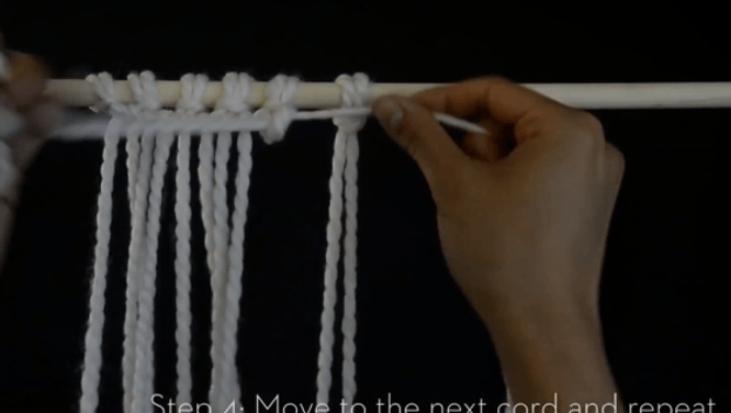 Macrame: How to make a horizontal double half hitch