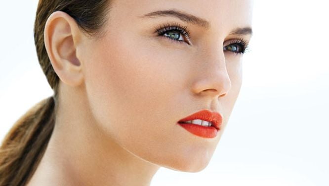 How to wear bright lipstick this summer