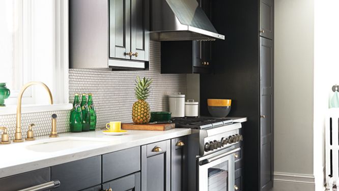 How to decorate a kitchen with black cabinetry