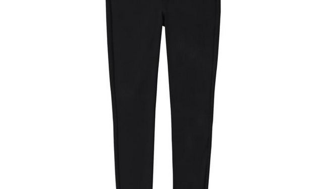 5 ways to wear black skinny pants on Valentine's Day