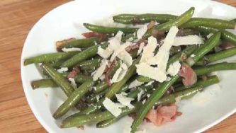 How to make balsamic green beans and pancetta