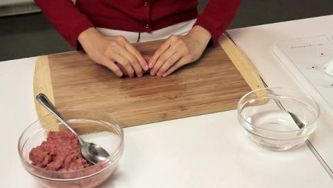 A simple way to roll meatballs
