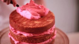 How to pipe perfect rosettes