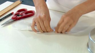 How to line a cake pan
