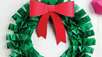 How to make an accordion folded paper wreath