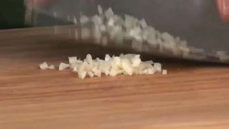 Easy way to peel and mince garlic