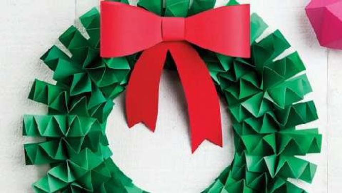 How to make an accordion folded paper wreath