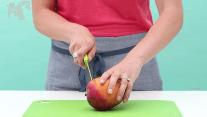 How to cut a mango, two ways
