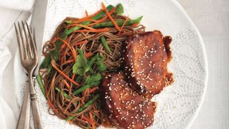 Soba noodles with spicy pork