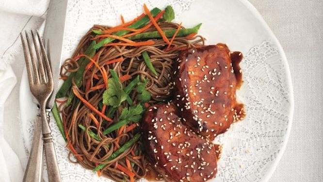 Soba noodles with spicy pork