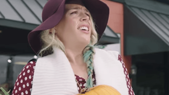 #FallProblems: Busy Phillips is overdressed