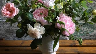 12 Pro Secrets To Make Fresh Flowers Last Longer