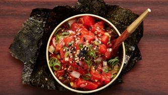 Salmon poké with nori sheets