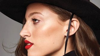 5 simple tips to avoid hat hair