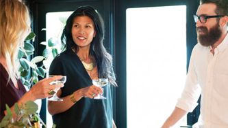 9 Common Dinner Guest Mistakes (And How To Avoid Them)