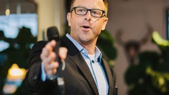 How to be a better conversationalist according to a TED speaker coach