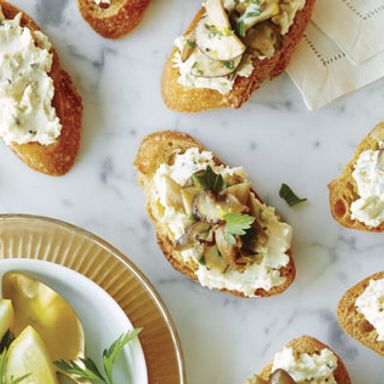 Lemony mushroom crostini with Shallot & Chive Boursin