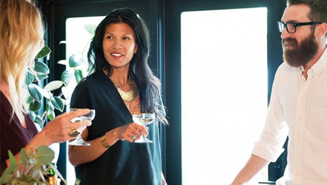 9 Common Dinner Guest Mistakes (And How To Avoid Them)