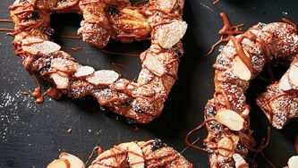 Chatelaine Quickies: Chocolate-almond cretzels