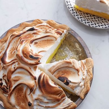 Chatelaine Basics: How to blind bake a pie shell