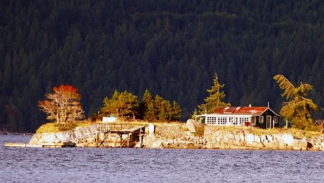What $460,000 buys you across Canada this week, including an entire island
