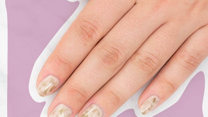How to do an easy gold leaf manicure