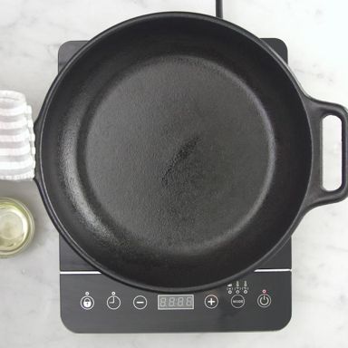 Chatelaine Basics: How to clean a cast iron skillet