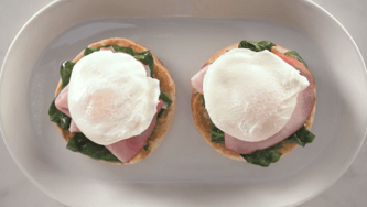 Chatelaine Basics: How to poach eggs