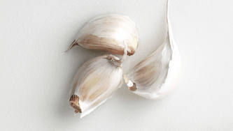 Chatelaine Basics: How to peel garlic, three ways