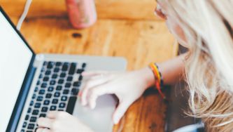 'It speaks to how pressured workers are': 39 percent of Canadians eat lunch at their desks