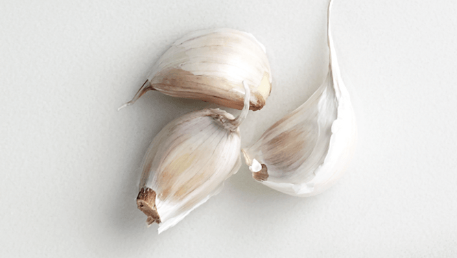 Chatelaine Basics: How to peel garlic, three ways