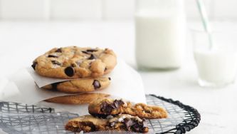 The Secret To Chewy Chocolate Chip Cookies, Plus 4 More Essential Baking Tips From Anna Olson