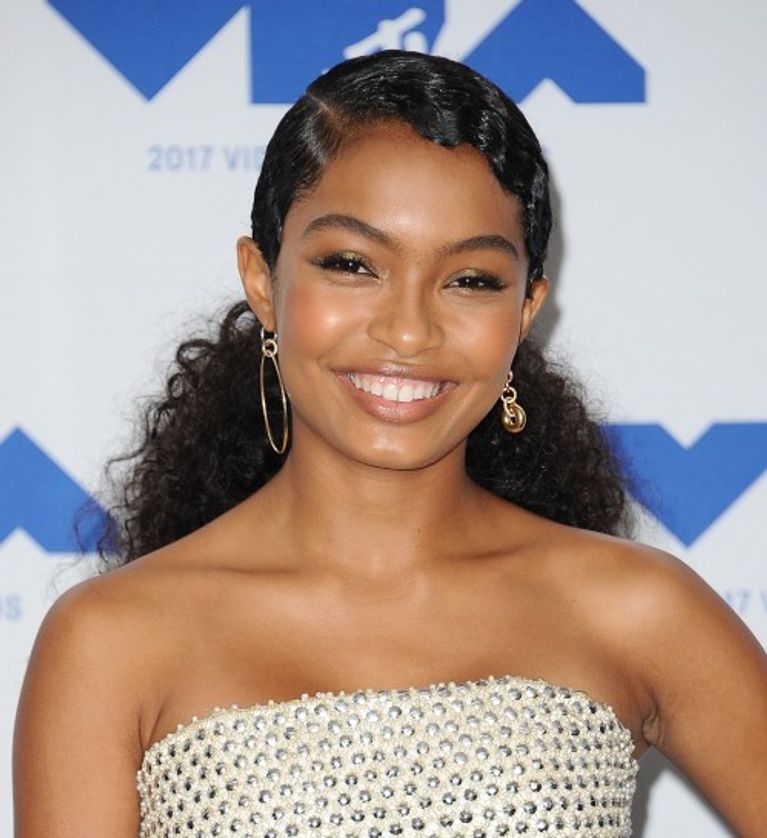 Yara Shahidi Rocking Natural Curls on the Red Carpet