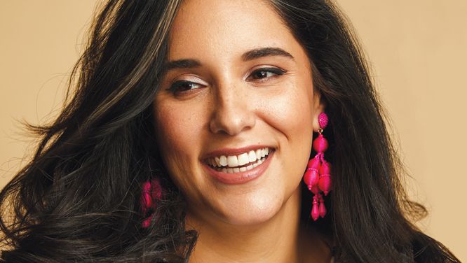 5 Foolproof Ways To Manage Thick, Unruly Hair (And 1 Surprising Styling Product Dupe)