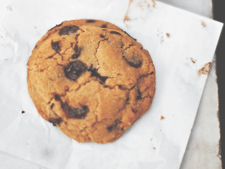 Violet Bakery's egg yolk chocolate chip cookies