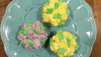 This Is The Easiest Way To Make Buttercream Icing Flowers (And Avoid A Pinterest Fail)
