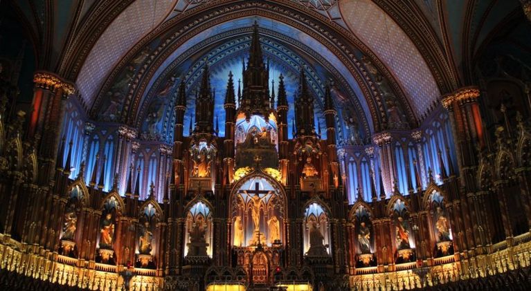 travel montreal - notre dame AURA show