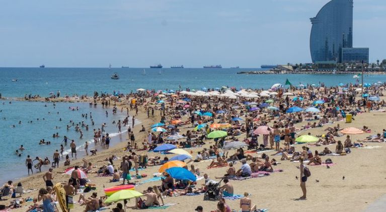 Barcelona on a budget-Beach-810x445